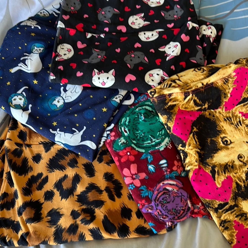 5 pairs of Cat LuLaRoe TC Leggings